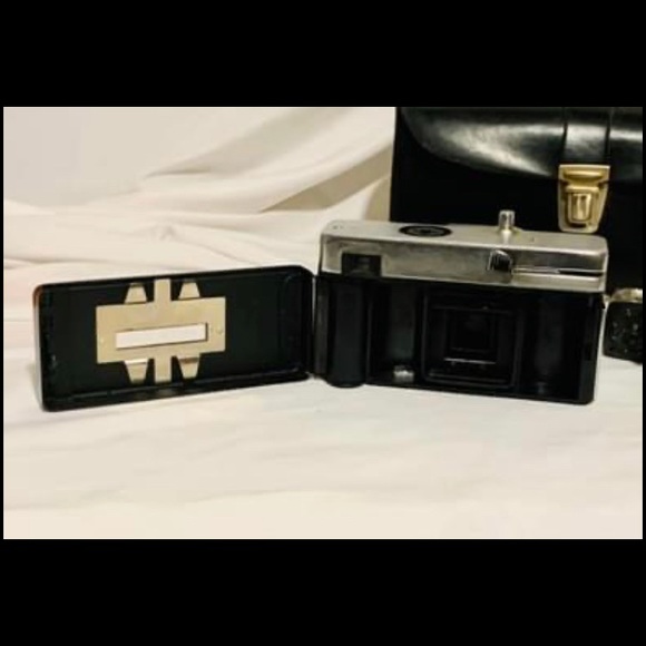 Vtg Camera/Flash bulbs/Case UNTESTED  (Halina Simplette EE Auto) - Picture 7 of 7